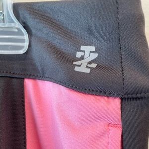 IZOD Golf skort in grey and neon pink size large